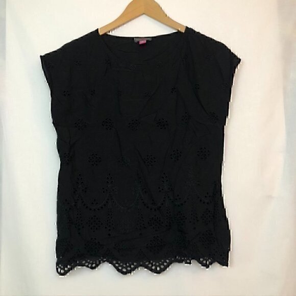 NWOT VINCE CAMUTO Scalloped Eyelet Top Solid Black Blouse Short Sleeve Viscose - Picture 3 of 7
